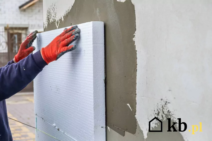 Styropian EPS 70 jest powszechnie wykorzystywany do ocieplania ścian w domach jednorodzinnych ocieplanie domu styropianem