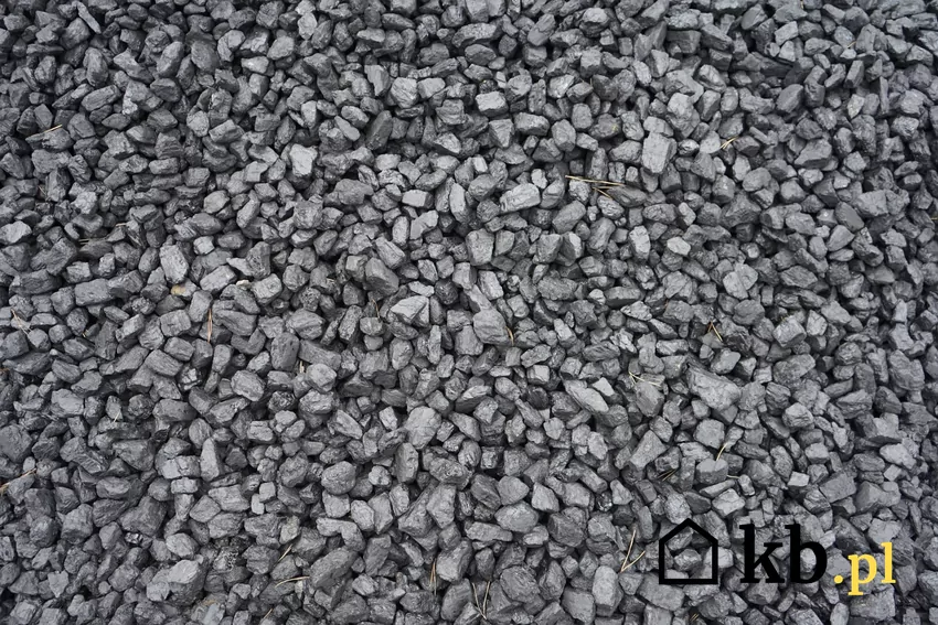 Lokalni sprzedawcy często przygotowują sezonowe promocje na ekogroszek węgiel luzem, ekogroszek