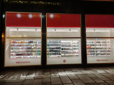 Popularny zapach przeceniony o 80 zł w Rossmannie