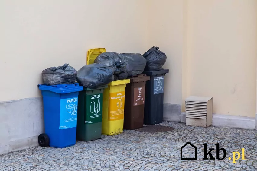 kubły do segregacji odpadów, worki na śmieci
