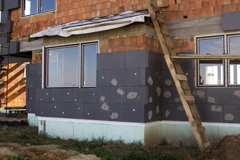 ocieplanie domu grafitowym styropianem