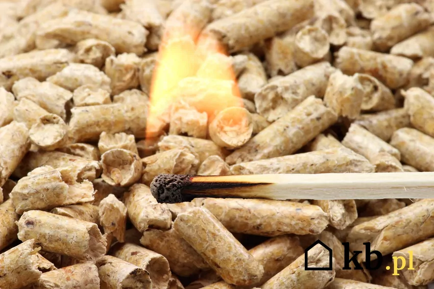 Rozpalanie pieca na pellet odbywa się automatycznie bez udziału użytkownika Automatycznie zapalanie pelletu w komorze spalania może być zakłócone przez roczne czynniki