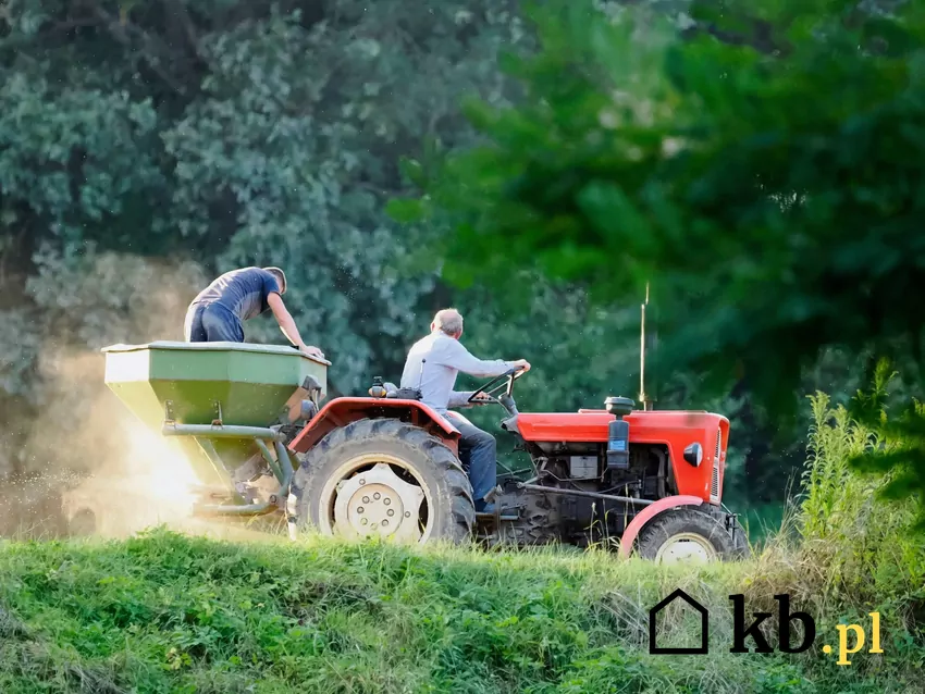 traktor, praca na roli