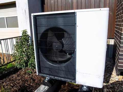 Pompa ciepła hałasuje