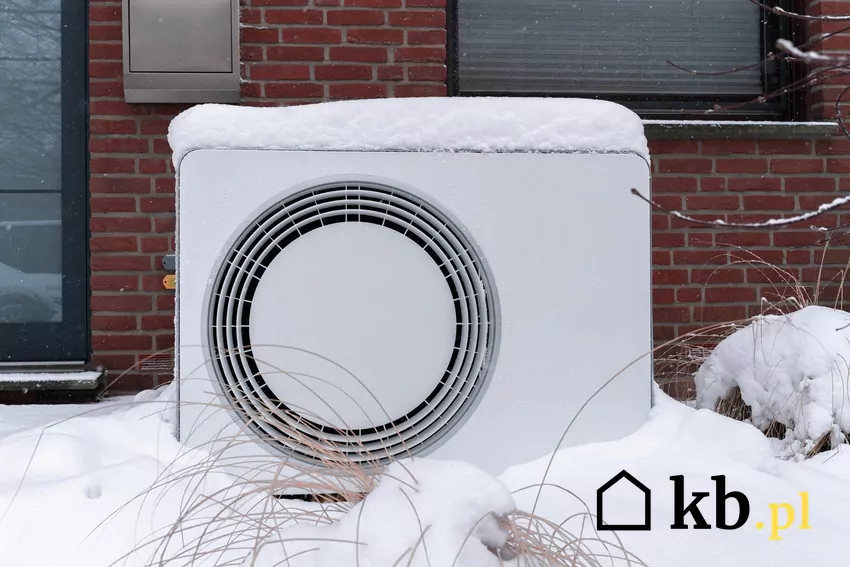 Im większa jest różnica temperatur między źródłem ciepła i ustawioną temperaturą zasilania, tym większe jest zużycie prądu elektrycznego przez pompę