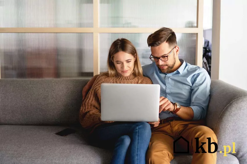 Para robiąca przelew