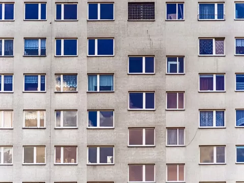 Hałas w blokach z wielkiej płyty