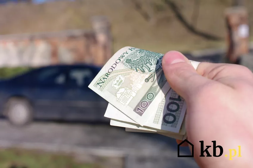 samochód, banknot stuzłotowy