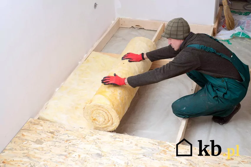 Wełna mineralna - skalna czy szklana? Porównanie, opinie, ceny Wełna mineralna to wełna skalna. W opozycji do niej jest wełna szklana. Obie mają wysoki poziom termoizolacyjności, a także zbierają świetne opinie.
