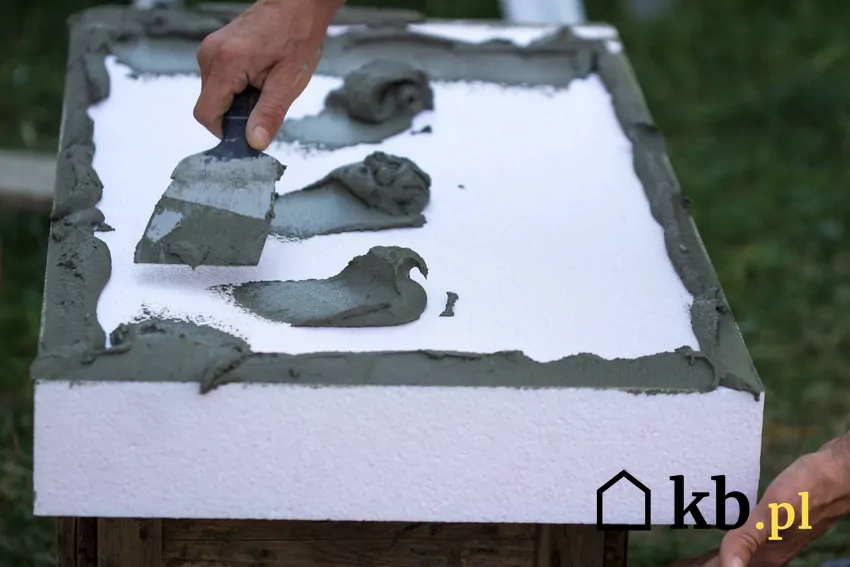 nakładanie kleju na styropian, metoda obwodowo-punktowa