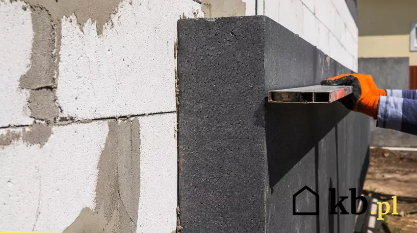 Styropian grafitowy, czyli czarny styropian czy też tak zwany styropian szary jako styropian elewacyjny grafitowy