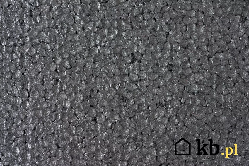 Styropian grafitowy ma lepszą izolacyjność niż biały i nadaje się się do ocieplania wewnętrznego Styropian grafitowy daje ten sam efekt ocieplenia przy mniej grubości płyty