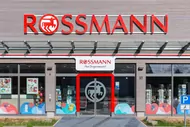 Rossmann obniżył cenę perfum o 110 zł