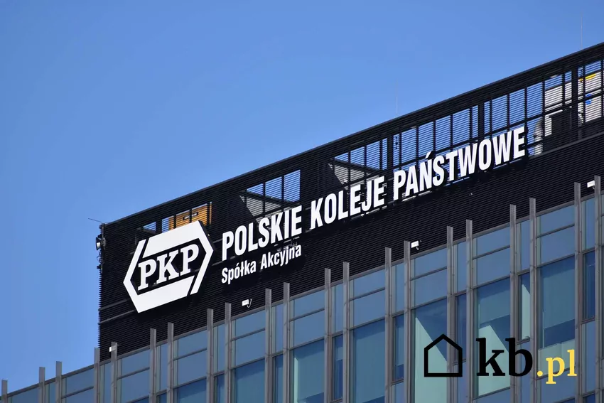 PKP sprzedaje lokale w zaskakująco niskich cenach Budynek Polskich Kolei Państwowych