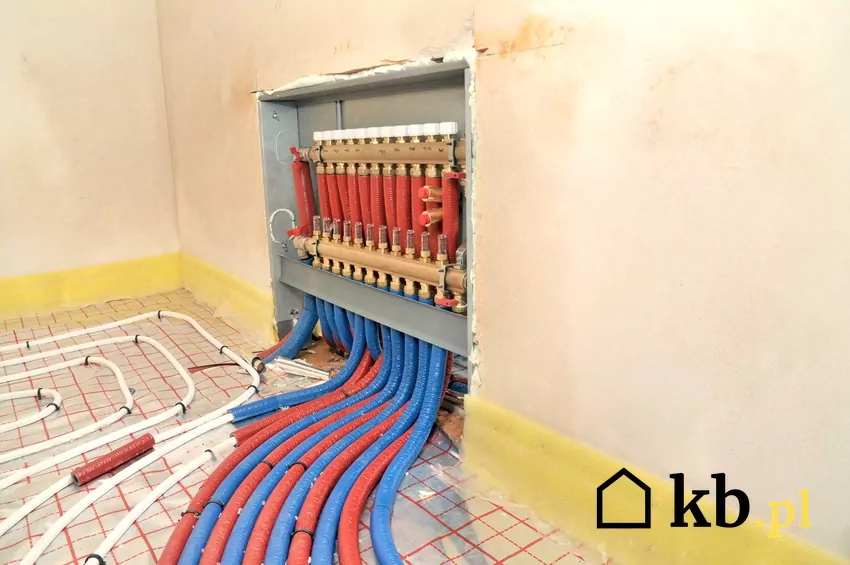 Schemat instalacji ogrzewania podłogowego, czyli projekt i schemat podłogówki, a także instalacja podłogowa krok po kroku