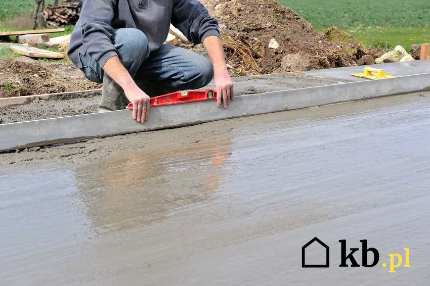 Gęstość betonu i jego ciężar właściwy - wyjaśniamy dla różnych klas betonu Beton może mieć różną gęstość. Różne klasy betonu mają zastosowanie do bardzo wielu rozwiązań i zastosowań.