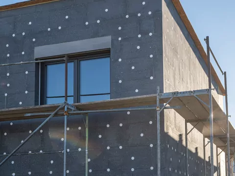 AI porównuje parametry styropianu grafitowego i wełny mineralnej