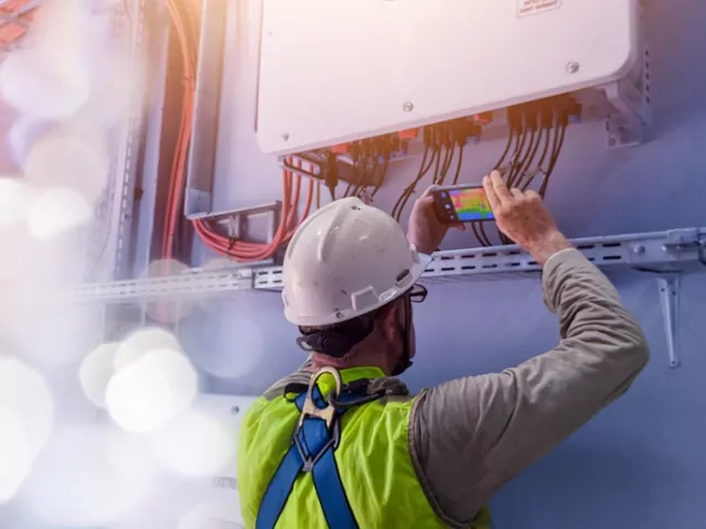 Ile wytrzyma falownik do fotowoltaiki?