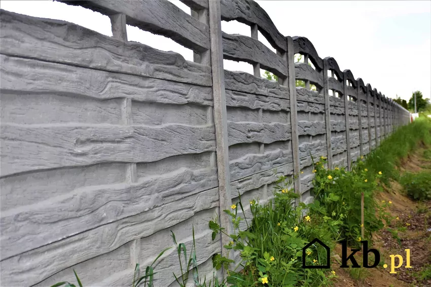 betonowe ogrodzenie