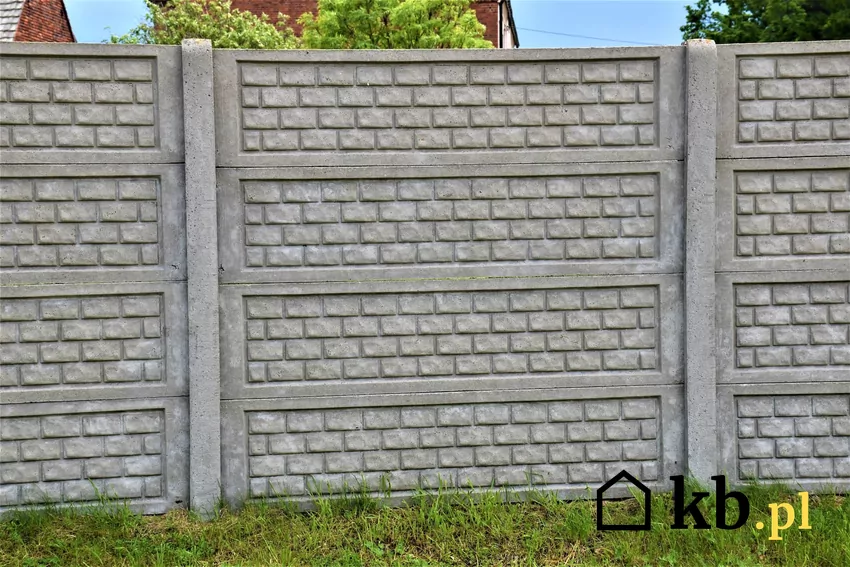 betonowe ogrodzenie
