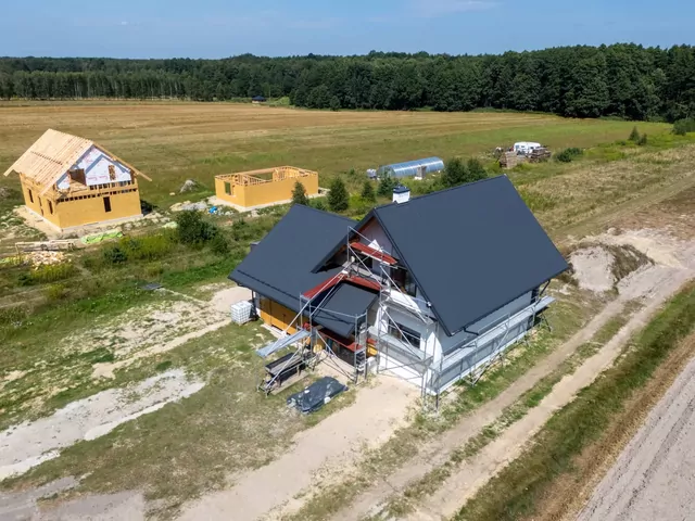 Koszty budowy domu 100 m² a 140 m²
