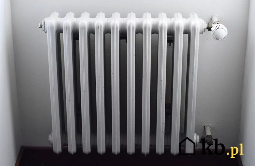 Zasilanie tradycyjnych grzejników przez pompę ciepła wymagałoby dużych nakładów energii elektrycznej