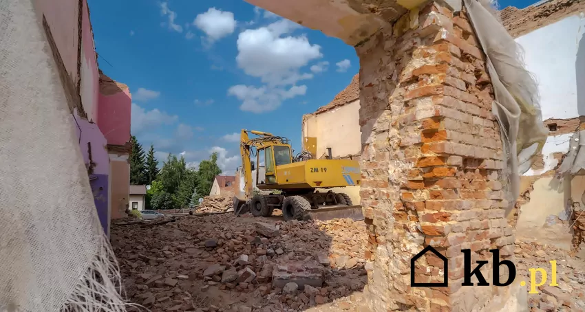 Koszt rozbiórki domu może być zależny od wielu różnych czynników, na przykład od województwa. Koszt rozbiórki domu - zobacz, ile zapłacisz za wyburzenie budynku
