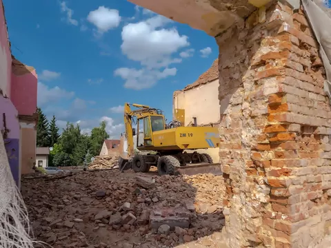 Koszty wyburzenia domu