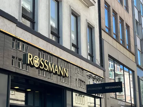 Promocja na luksusowy zapach w Rossmannie