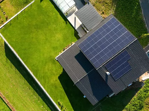 Montaż paneli fotowoltaicznych z magazynem energii