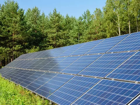 Mycie paneli fotowoltaicznych a produkcja energii