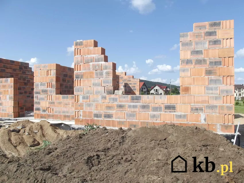 Budowa domu z pustaków, a także informacje, jak zbudować dom krok po kroku, czyli praktyczny poradnik budowy
