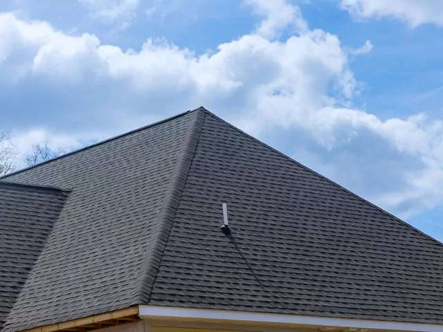 Czy nowy dach na starym pokryciu to dobry pomysł?