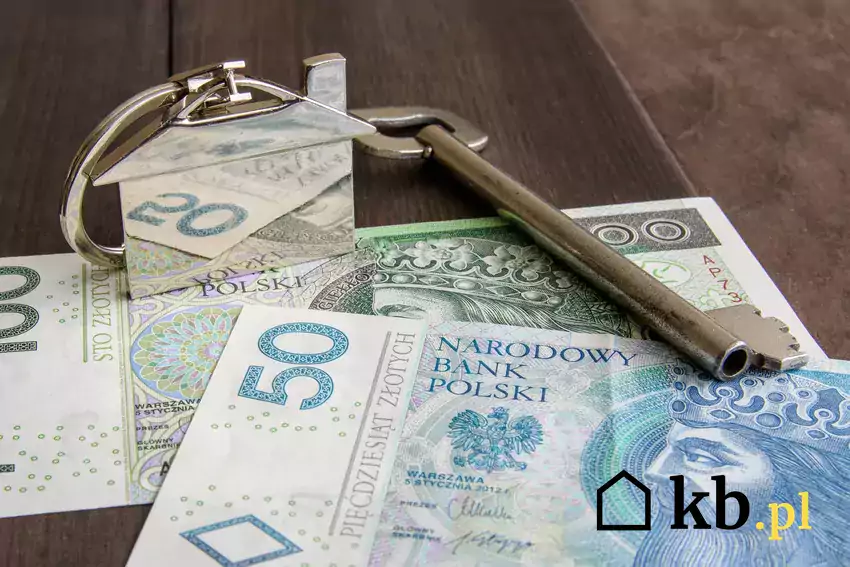 klucze do domu i banknoty