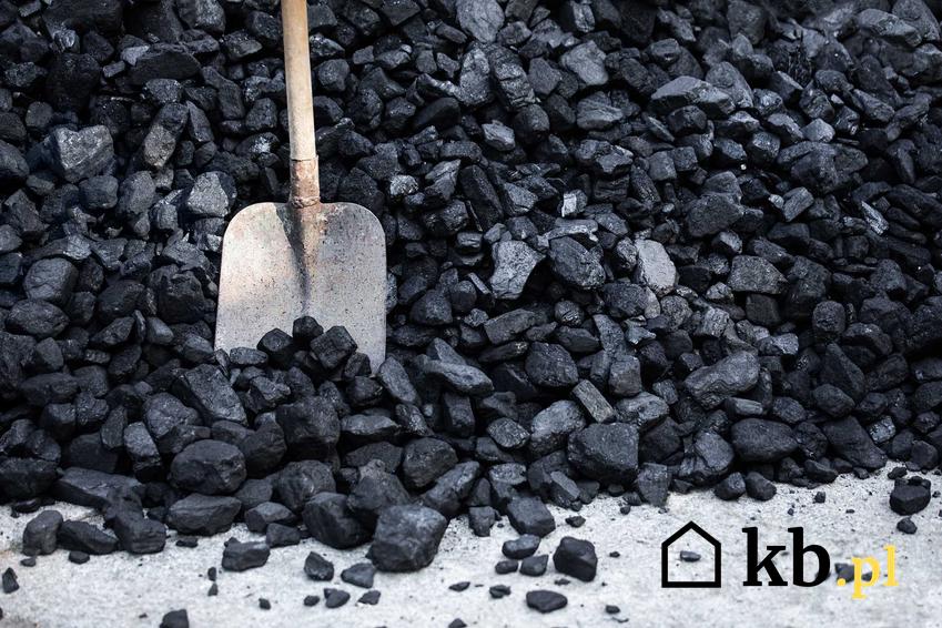 Węgiel do splania w piecu, a także ekonomiczne spalanie węgla kamiennego, czyli jak oszczędzać na ogrzewaniu węglem