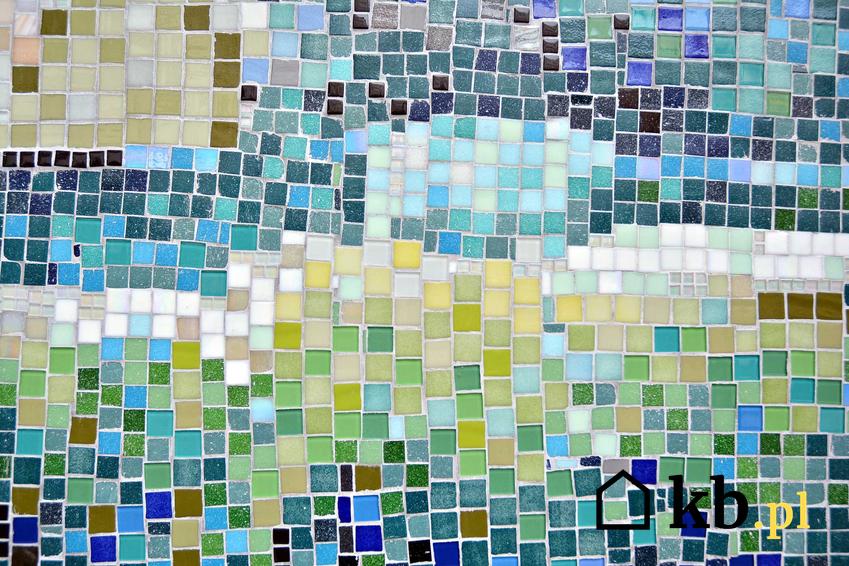 Mozaika szklana na ścianie, a także najlepsze wzory oraz zastosowanie mozaiki szklanej krok po kroku