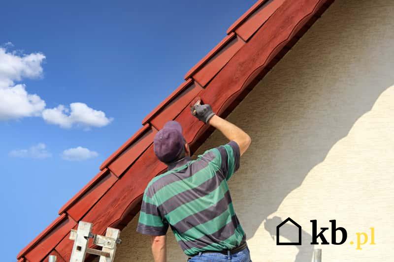 Malowanie podbitki dachu, a także najlepsze farby, rodzaje farb do malowania dachu, cena usługi oraz samodzielne wykonanie