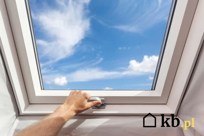 Montaż okna dachowego na poddaszu, a także montaż okna krok po kroku, zasady, porady oraz najważniejsze informacje