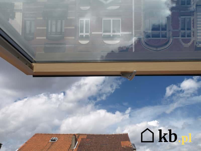 Okno dachowe Velux na poddaszu, a także rodzaje okien, oferta, zastosowanie, popularne modele oraz opinie i ceny
