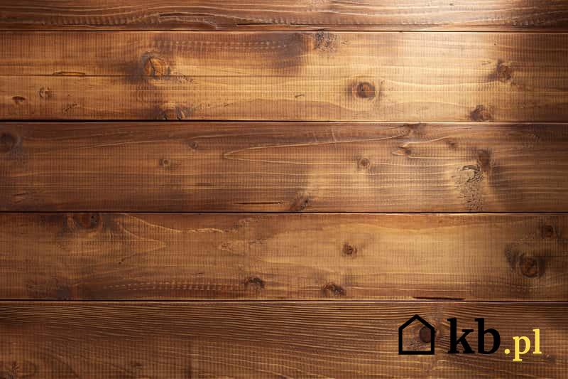 Panele drewniane ułożone na podłodze, a także rodzaje paneli drewnianych, ich klasy, poziom ścieralności oraz opinie o panelach