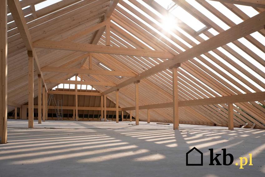 Dach krokwiowo-jętkowy i jego konstrukcja wykonana z drewnianych belek i innych elementów, rodzajdachu, zastosowanie, koszt