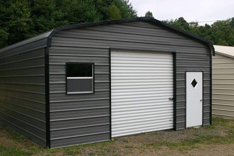 Garaż blaszany na fundamentach, a także inne lekkie i praktyczne garaże z blachy oraz ich ceny i zastosowanie