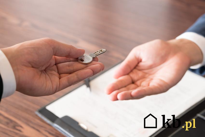 Przekazanie kluczy nad umową, a także umowa najmu mieszkania, wzór i porady