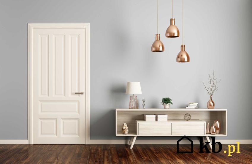 Drzwi wewnętrzne drewniane pomalowane na biało w szarej ścianie, a także ceny, rodzaje, opinie użytkowników