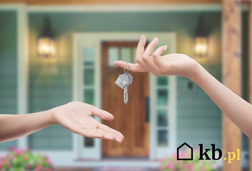 Przekazywanie kluczy do nowego domu, a także zamiana mieszkań krok po kroku, czyli sposoby, konsekwencje oraz najważniejsze przepisy