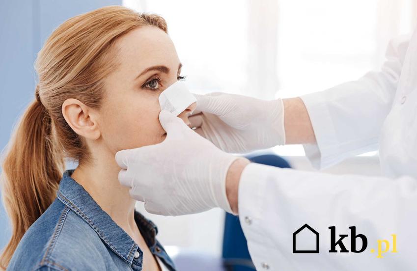 Zakładanie opatrunku po operacji nosa, a także ile kosztuje zabieg chirurgii estetycznej na nos w prywatnej klinice