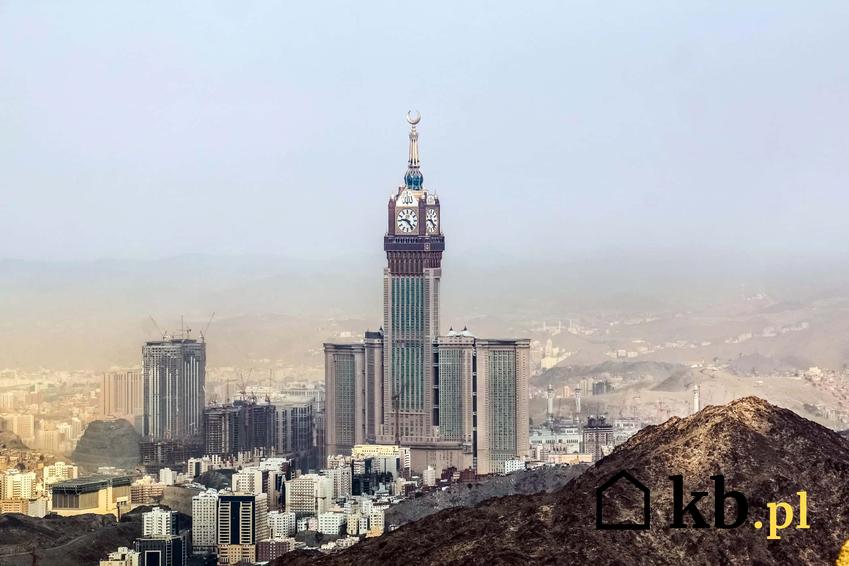 Mecca Royal Clock Tower jako część kompleksu hotelowego Abradż al-Bajt w Mekce, wieżowiec z zegarem