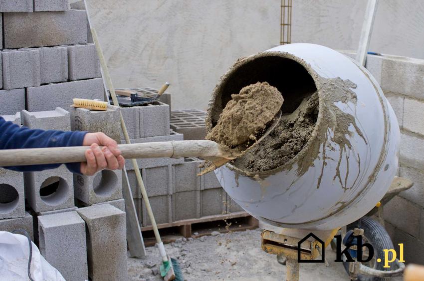 Betoniarka w casie mieszania betonu, a także rodzaje, ceny i podpowiedzi, jaką betoniarkę najlepiej kupić