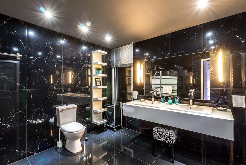 Oświetlenie w nowoczesnej łazience – prostota i funkcjonalność
