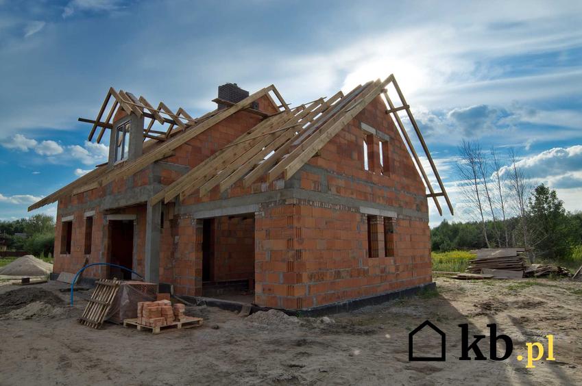 Budowa domu systemem gospodarczym, a także jak budować dom, zlecenie firmie wykończeniowej czy system